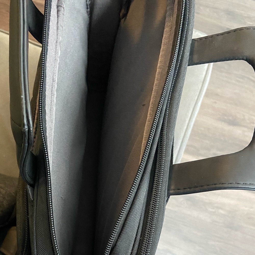 Dell Laptop and Tablet Bag (Black) - Picture 4 of 4